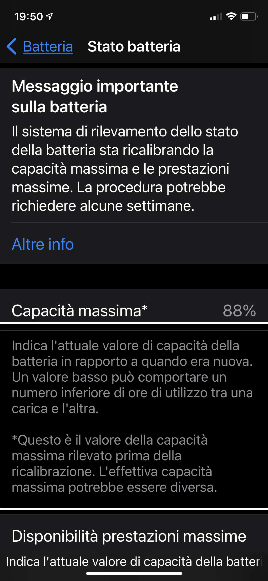 Nell’immagine si vede uno screenshot di un iPhone aperto sulla pagina delle impostazioni-stato batteria