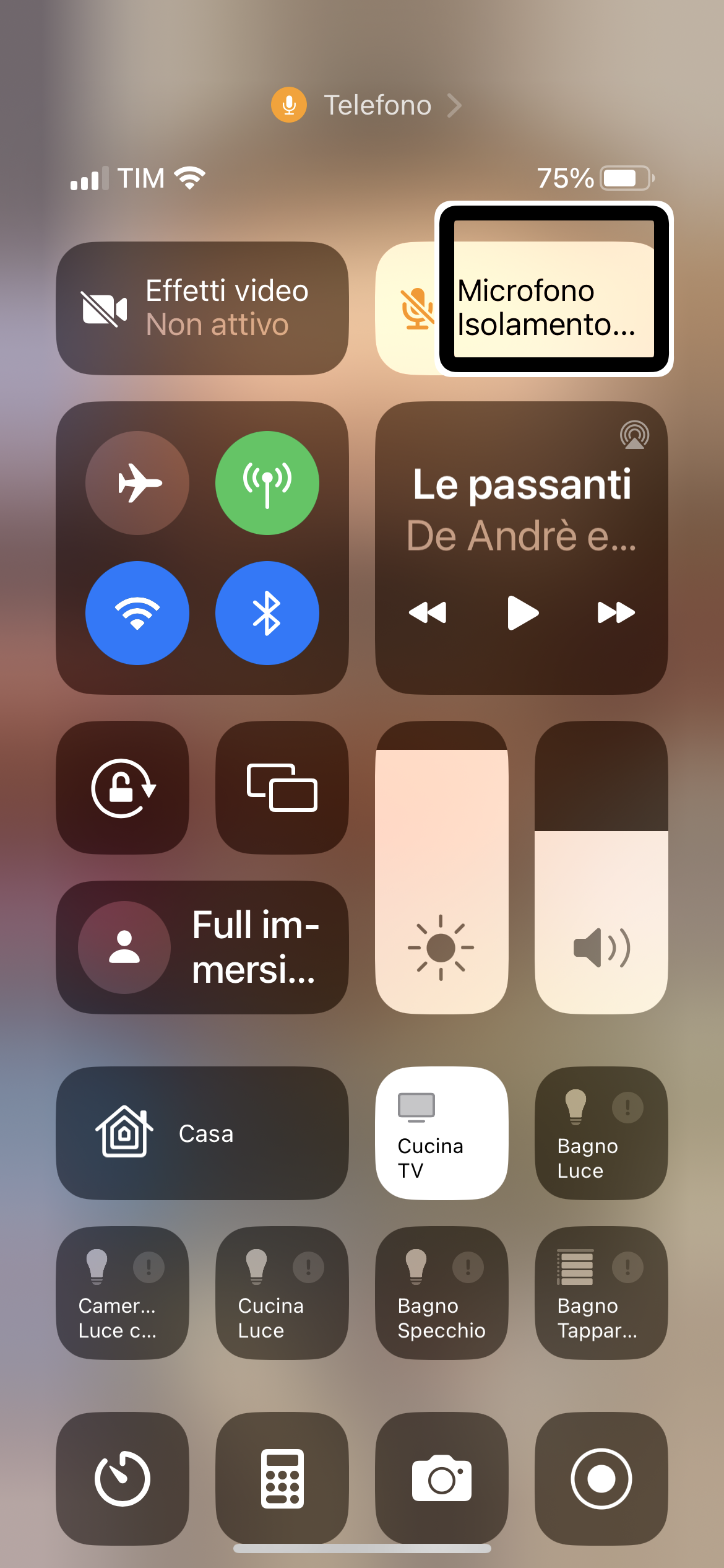 nell’immagine uno screenshot dell’iPhone con aperto il centro di controllo