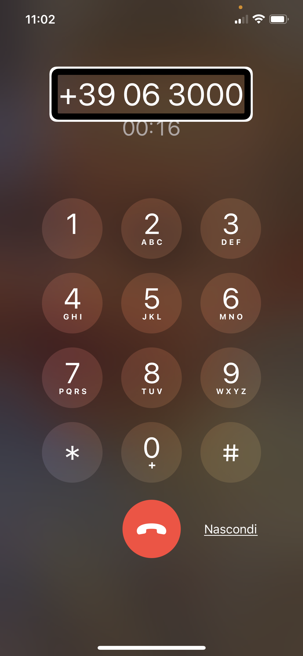 nell’immagine uno screenshot dell’iPhone aperto sull’applicazione telefono mentre compone il numero 06 3000