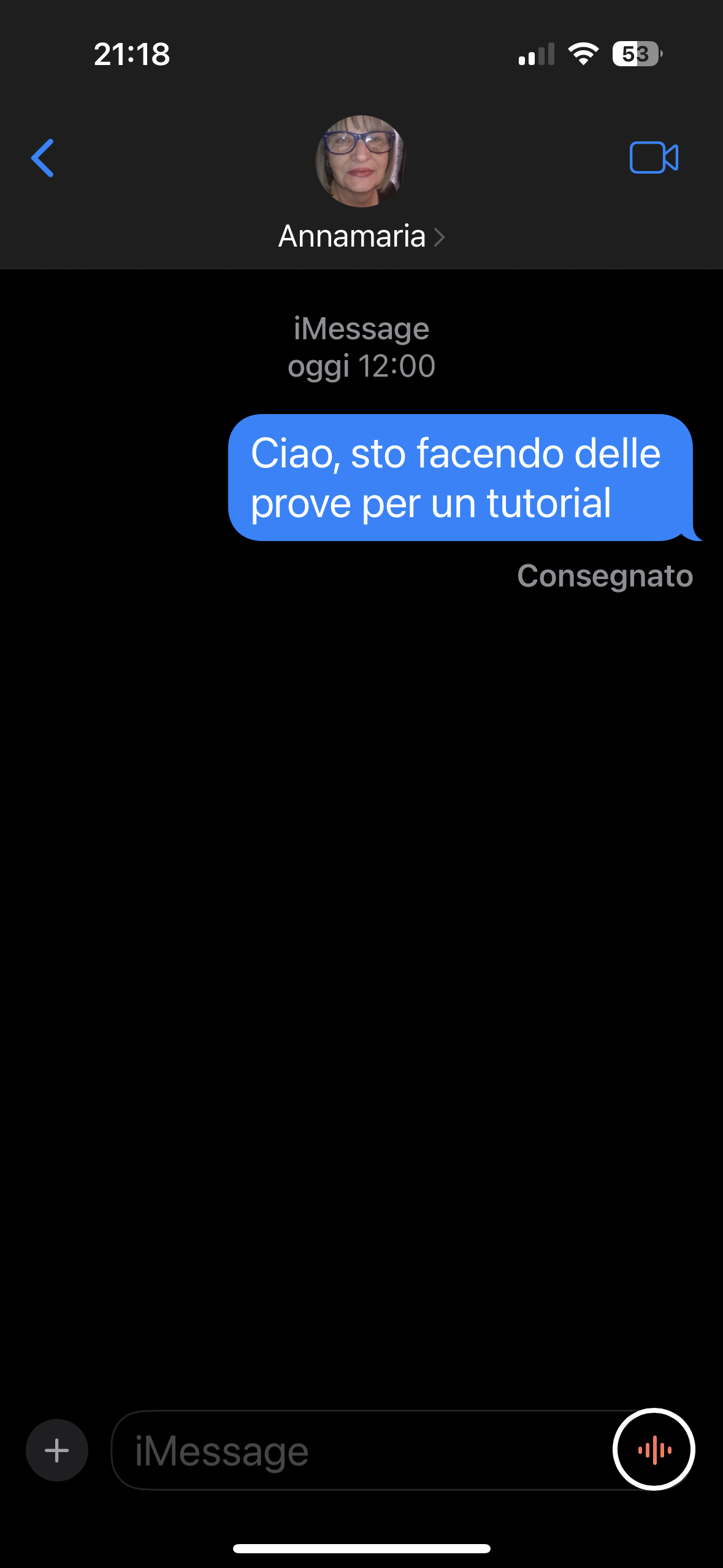 nell’immagine uno screenshot dell’iPhone aperto sull’applicazione messaggi