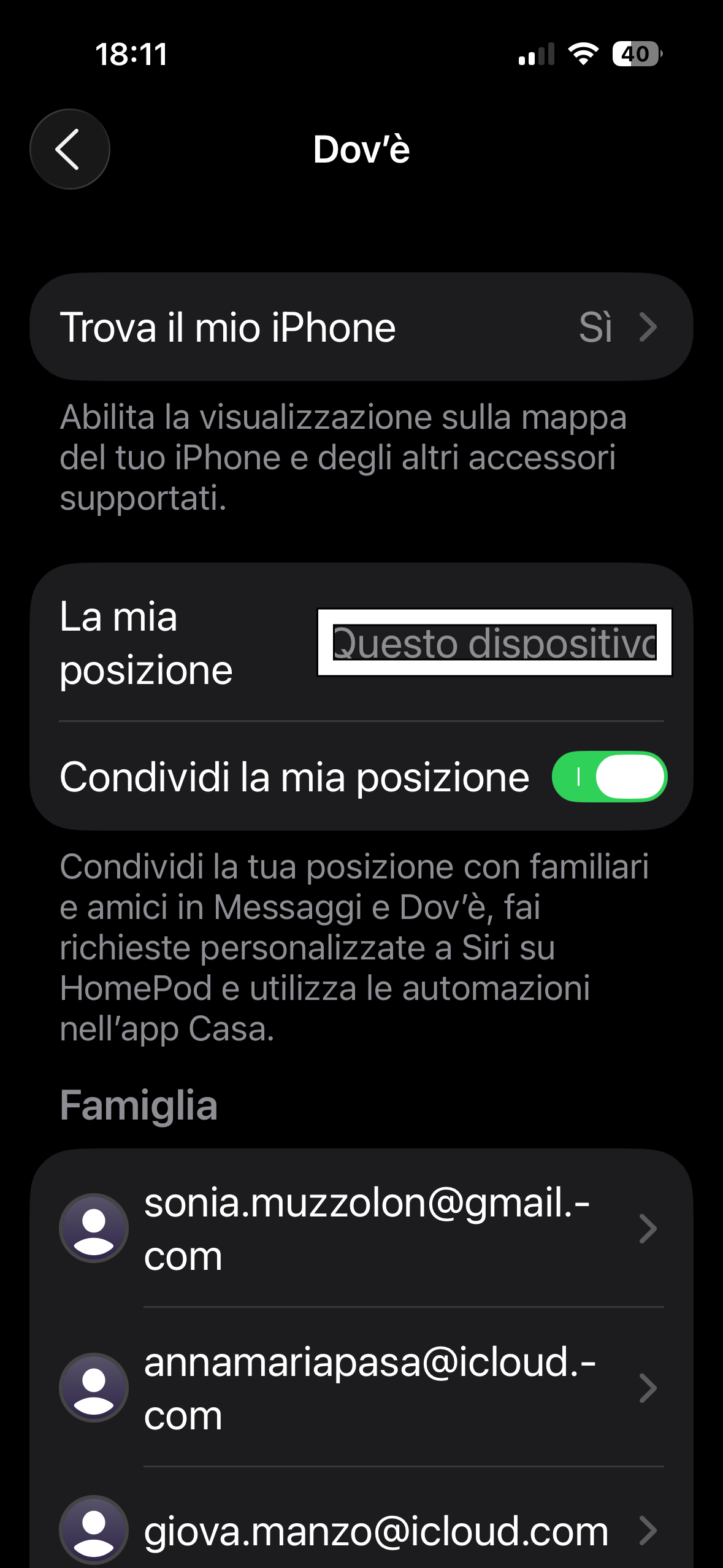 nell’immagine uno screenshot dell’iPhone aperto in impostazioni e nell’app Dov’è mentre è in uso il tutorial