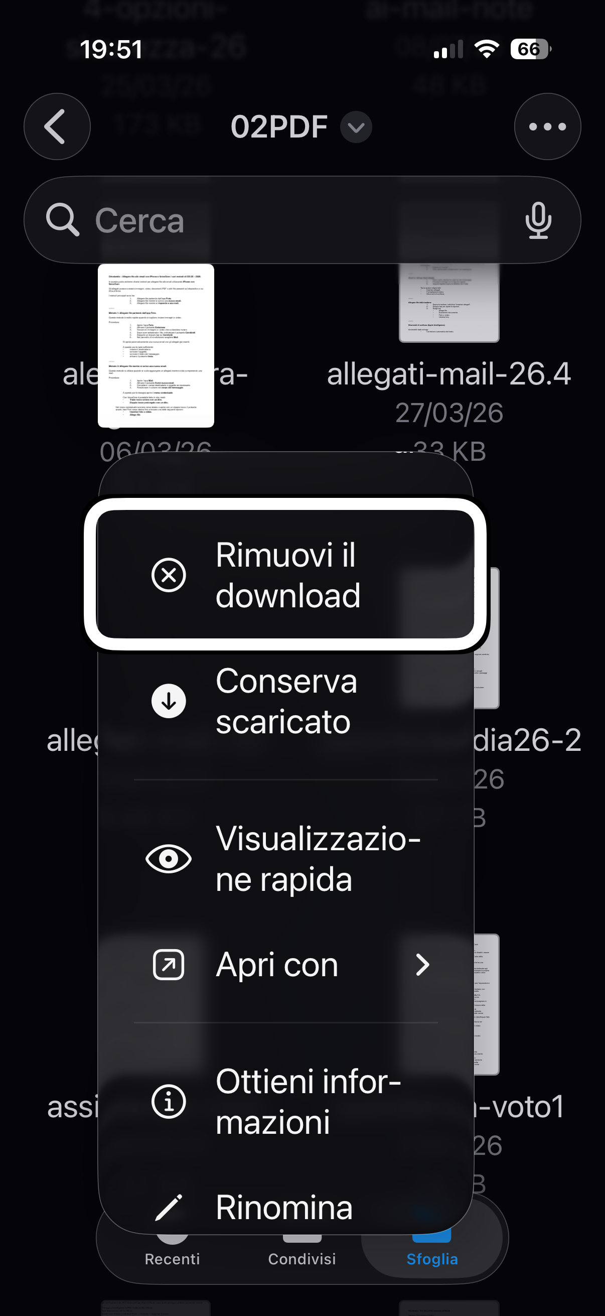 nell’immagine uno screenshot dell’iPhone aperto su iCloud drive e con il focus posizionato su un file PDF con il menu contestuale aperto